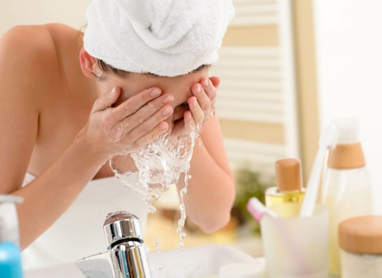 Lavar o rosto com água quente abre mesmo os poros? - Ricardo Fenelon Dermatologista Brasília